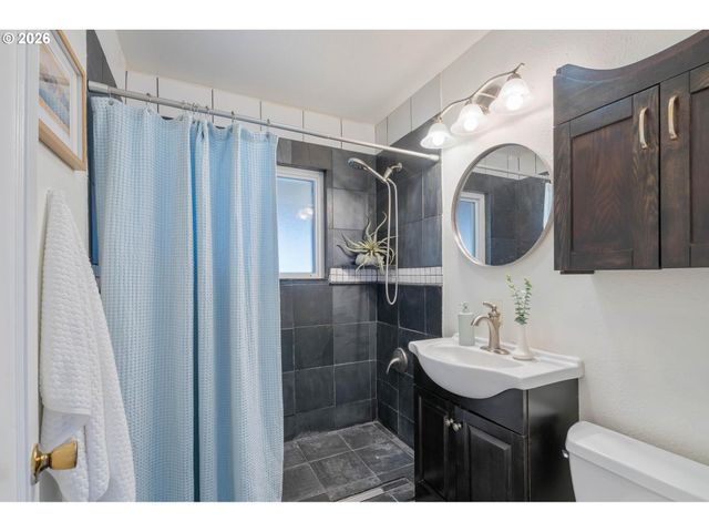 6025 Se KNIGHT St, Portland, OR 97206
