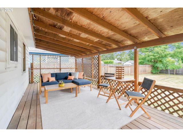 6025 Se KNIGHT St, Portland, OR 97206