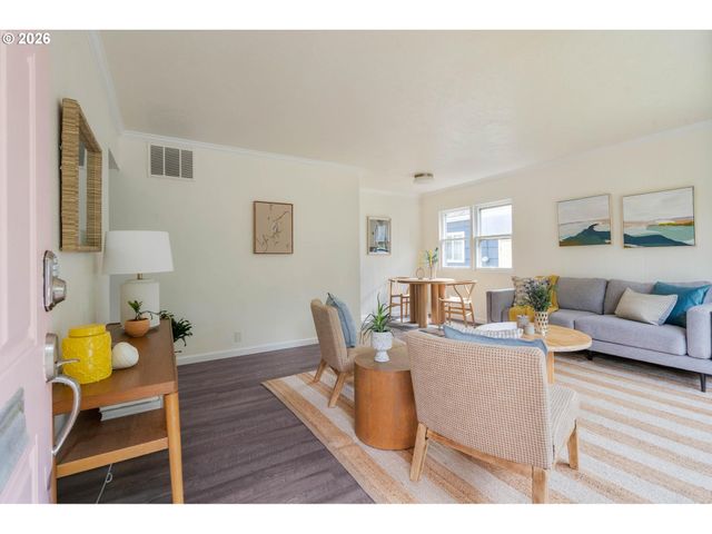 6025 Se KNIGHT St, Portland, OR 97206