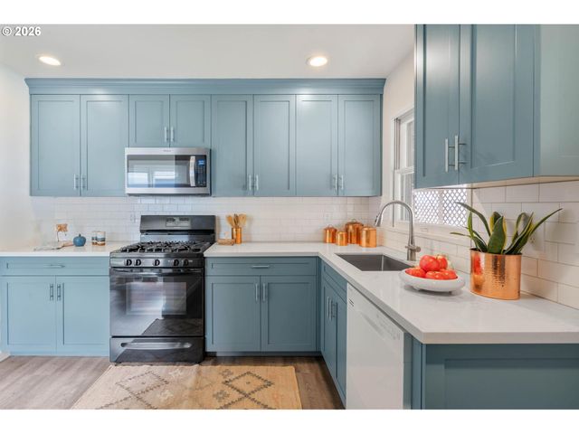 6025 Se KNIGHT St, Portland, OR 97206