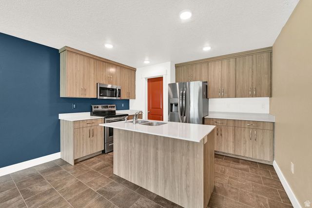 6483 S ASPEN LN, South Weber, UT 84405