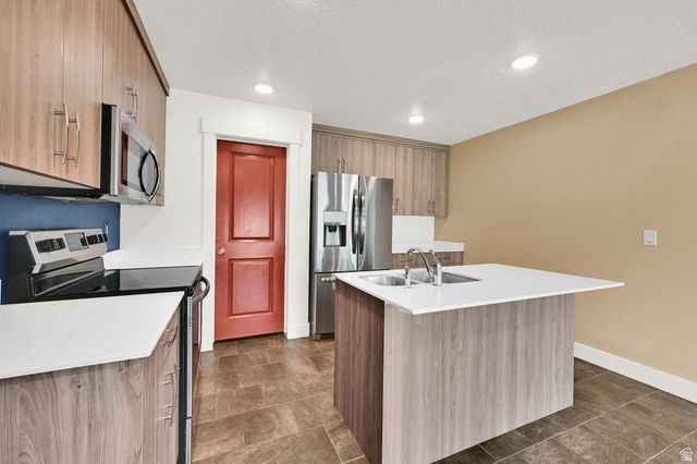 6483 S ASPEN LN, South Weber, UT 84405