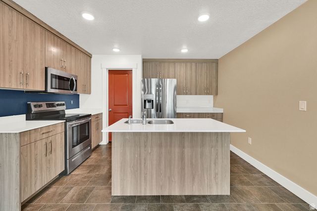 6483 S ASPEN LN, South Weber, UT 84405