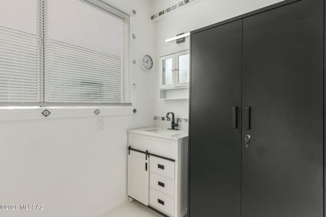 1217 W Hadley Street, Tucson, AZ 85705