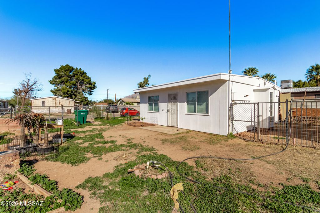 1217 W Hadley Street, Tucson, AZ 85705