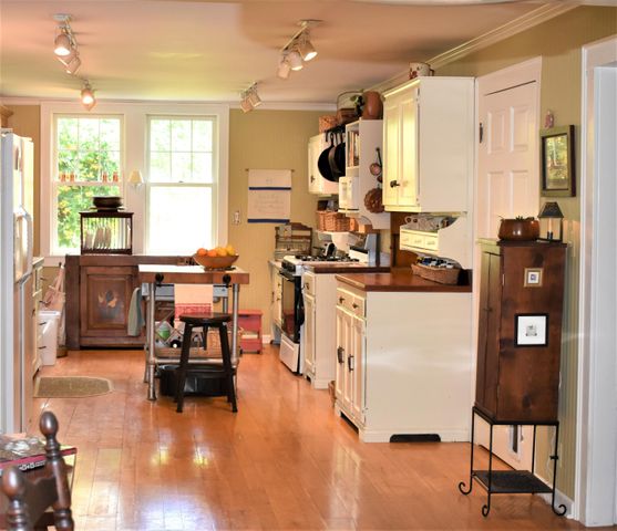2350 W Broadway, Granville, OH 43023