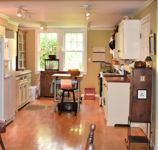 2350 W Broadway, Granville, OH 43023