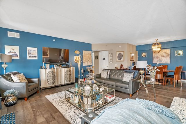 6743 S Pointe Drive 1C, Tinley Park, IL 60477
