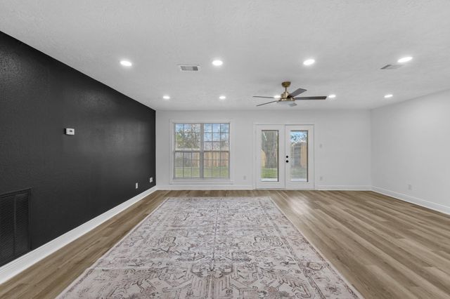 17614 Heritage Bay Drive, Webster, TX 77598