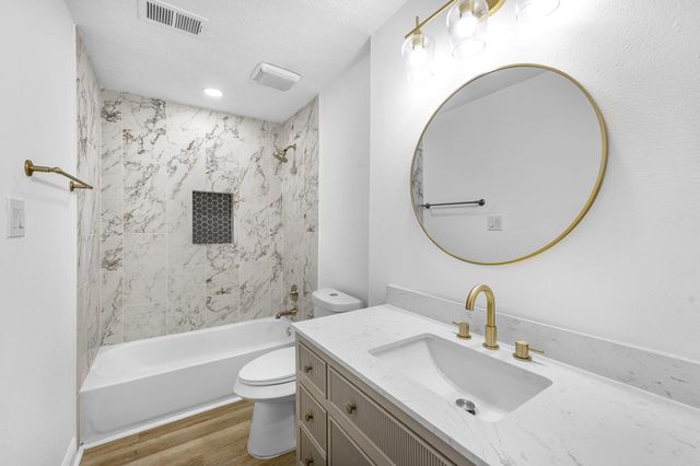 17614 Heritage Bay Drive, Webster, TX 77598