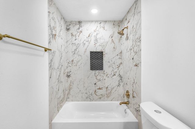 17614 Heritage Bay Drive, Webster, TX 77598