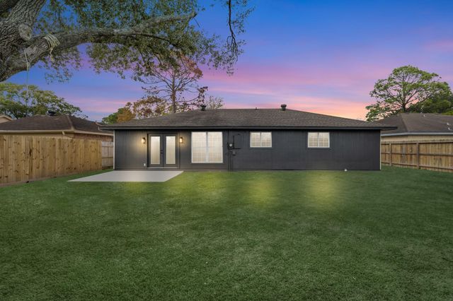 17614 Heritage Bay Drive, Webster, TX 77598