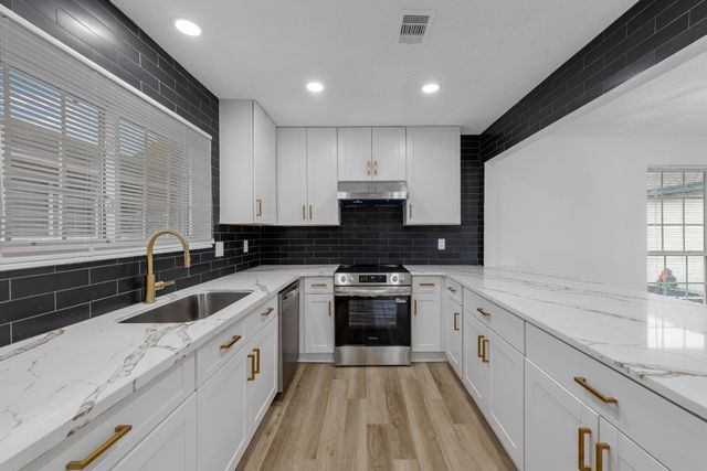 17614 Heritage Bay Drive, Webster, TX 77598