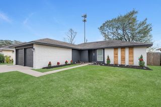 17614 Heritage Bay Drive, Webster, TX 77598