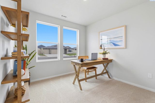 11305 Buckingham Dr, Pasco, WA 99301