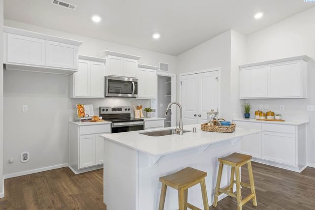 11305 Buckingham Dr, Pasco, WA 99301