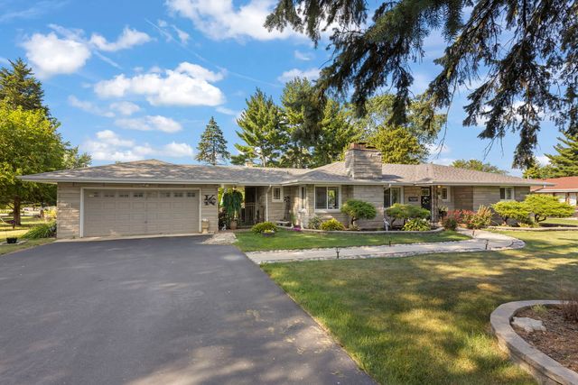 213 Redbud Drive, Joliet, IL 60433