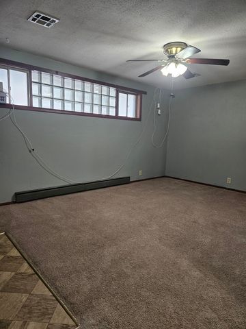 1206 N 8th St, Salina, KS 67401