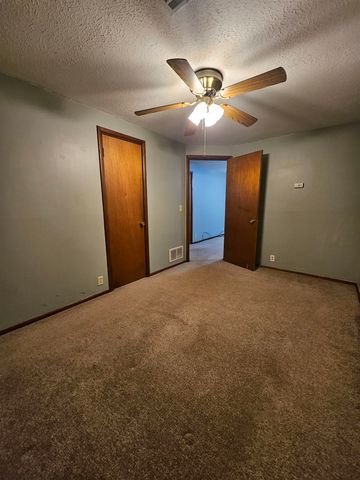 1206 N 8th St, Salina, KS 67401