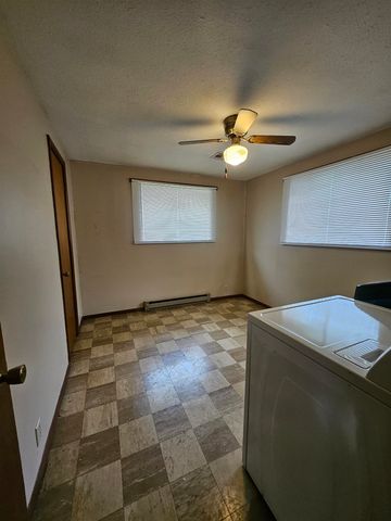 1206 N 8th St, Salina, KS 67401