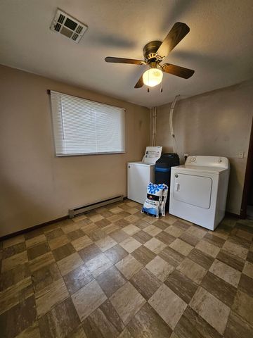 1206 N 8th St, Salina, KS 67401