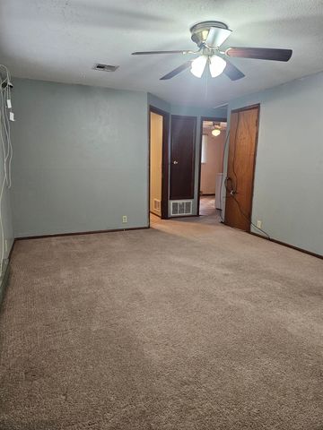 1206 N 8th St, Salina, KS 67401