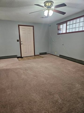 1206 N 8th St, Salina, KS 67401