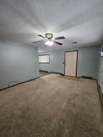 1206 N 8th St, Salina, KS 67401
