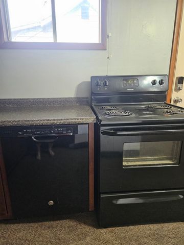1206 N 8th St, Salina, KS 67401