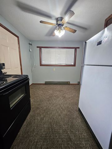 1206 N 8th St, Salina, KS 67401
