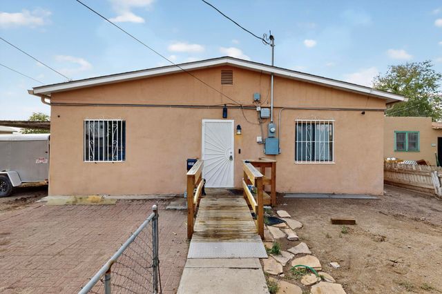 304 MESCALERO Road NW, Albuquerque, NM 87107