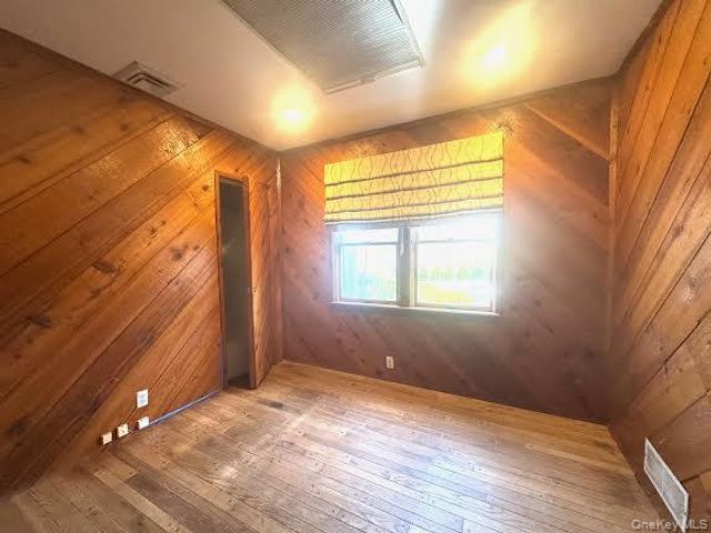 23 Gay Drive, Great Neck, NY 11024