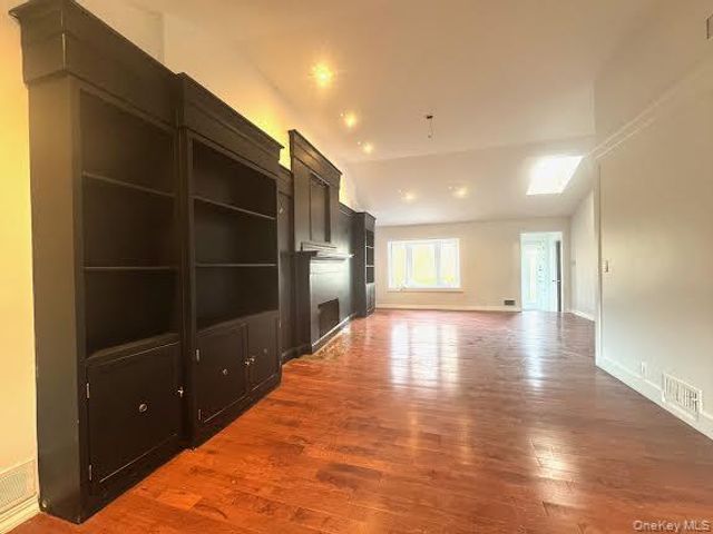 23 Gay Drive, Great Neck, NY 11024