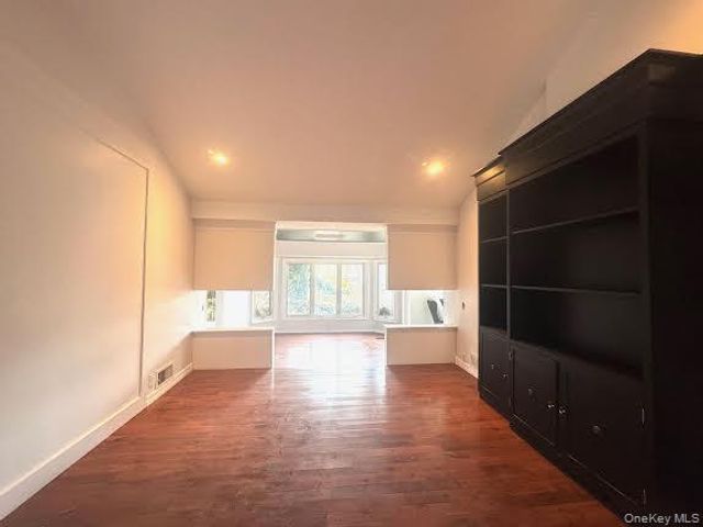 23 Gay Drive, Great Neck, NY 11024