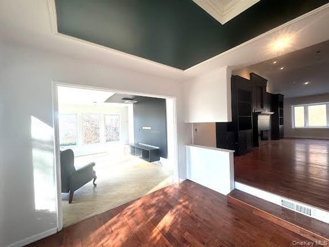 23 Gay Drive, Great Neck, NY 11024