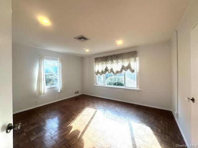 23 Gay Drive, Great Neck, NY 11024