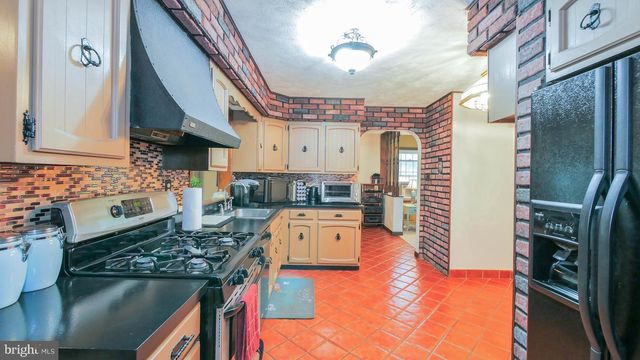 100 KENNEDY BLVD, Somerdale, NJ 08083