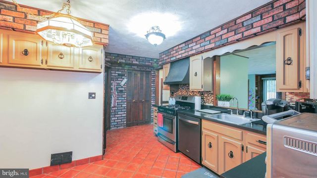 100 KENNEDY BLVD, Somerdale, NJ 08083