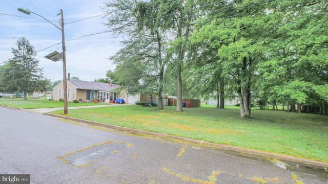 100 KENNEDY BLVD, Somerdale, NJ 08083