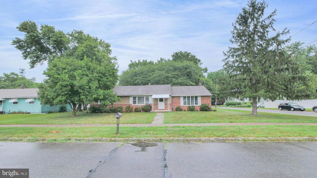 100 KENNEDY BLVD, Somerdale, NJ 08083