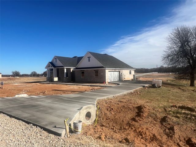 104 Cattleman Drive, Poolville, TX 76487