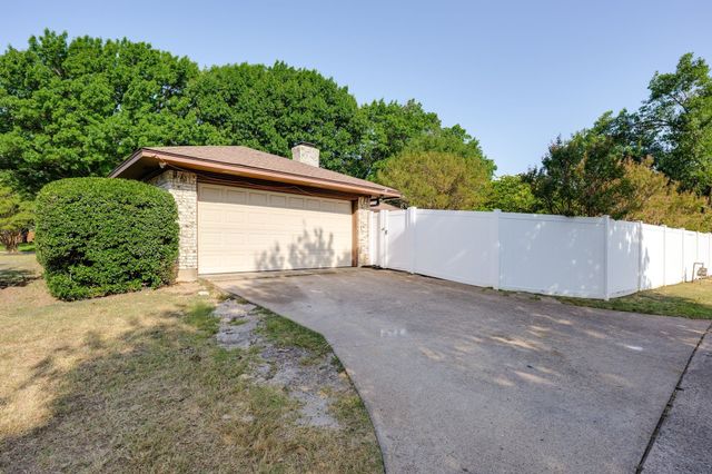 203 Mockingbird Court, Duncanville, TX 75137