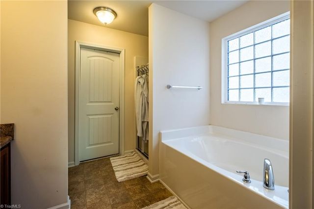 2459 Hartfield Circle, Winston-salem, NC 27103