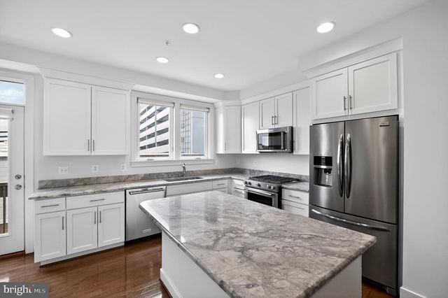 8319 LOOKING GLASS WAY, Fairfax, VA 22031
