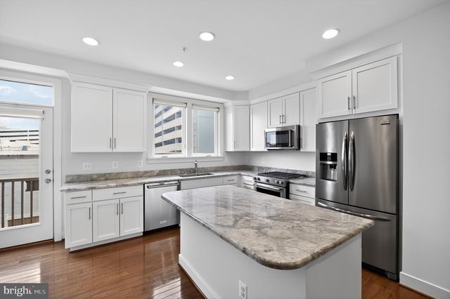 8319 LOOKING GLASS WAY, Fairfax, VA 22031