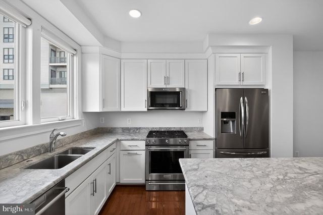 8319 LOOKING GLASS WAY, Fairfax, VA 22031