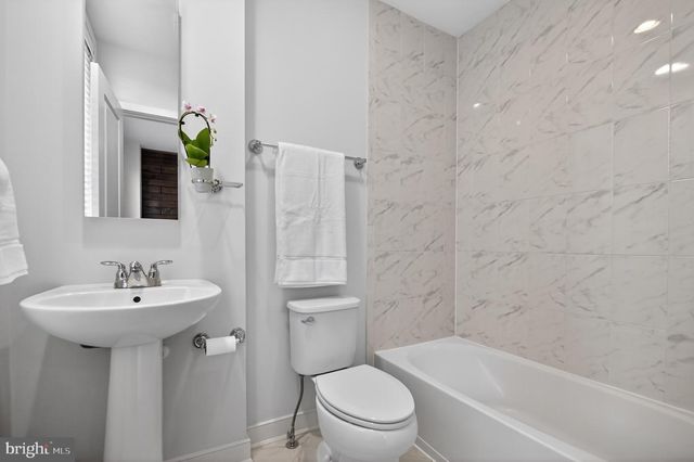 8319 LOOKING GLASS WAY, Fairfax, VA 22031