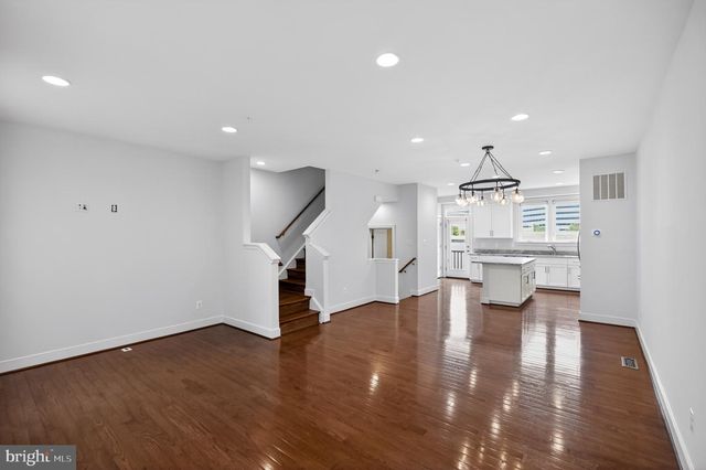 8319 LOOKING GLASS WAY, Fairfax, VA 22031