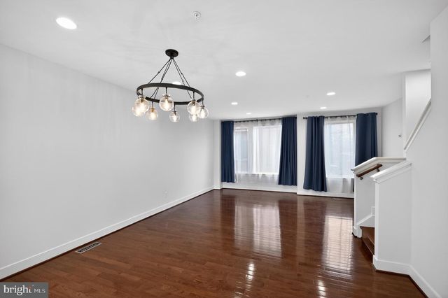 8319 LOOKING GLASS WAY, Fairfax, VA 22031