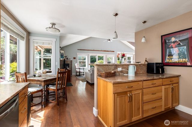 1796 Twin Oaks Lane, Freeland, WA 98249